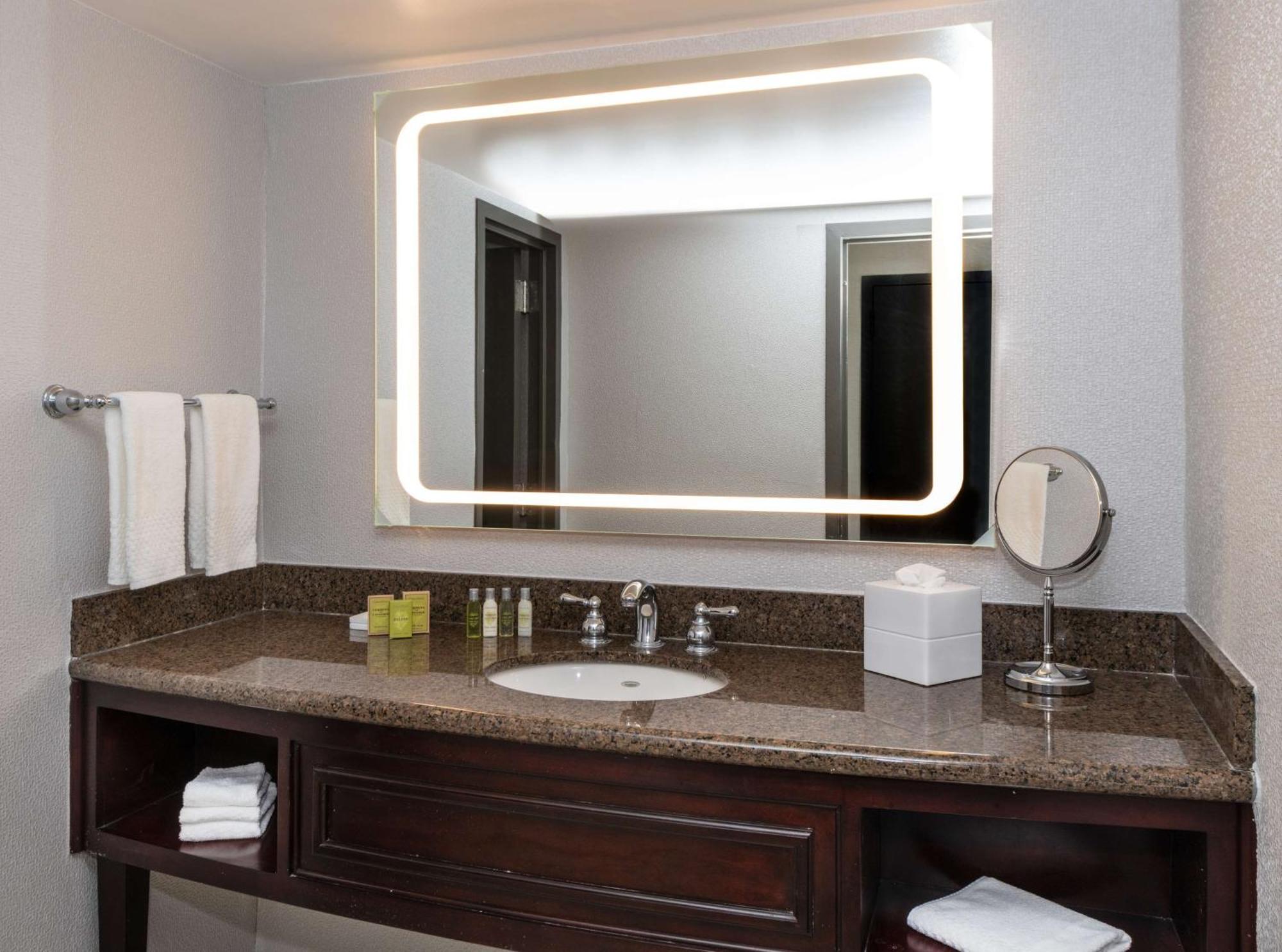 Doubletree By Hilton Newark Penn Station, Nj Hotel Eksteriør billede